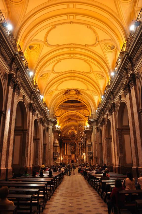 Interior da Catedral Metropolitana de Buenos Aires, capital da Argentina